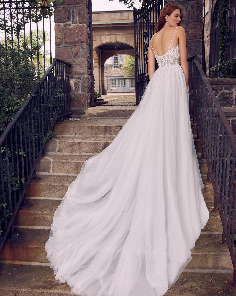 La22113 a line tulle wedding dress with pockets and scoop neckline2